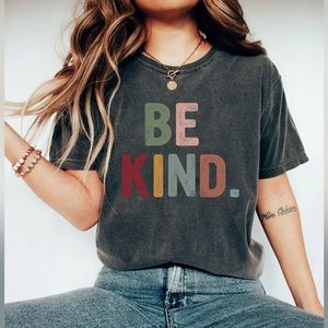 Be Kind Letter Print Short Sleeve Round Neck T-Shirt